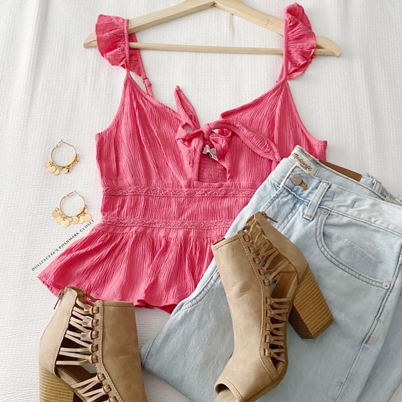 Crinkled Keyhole Cut Out Semi Cropped Tank Top - Picture 2 of 10